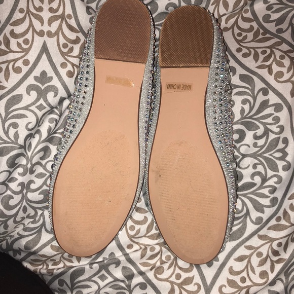 Lauren Lorraine size 7 silver flats - Picture 3 of 3